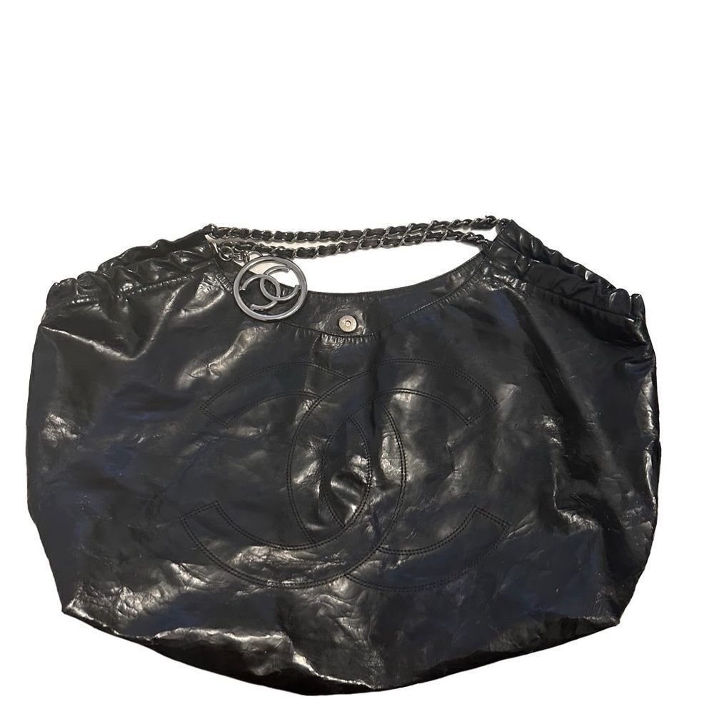 CHANEL Black Quilted Patent Leather Chain Tote with CC Charm - Picture 4 of 16